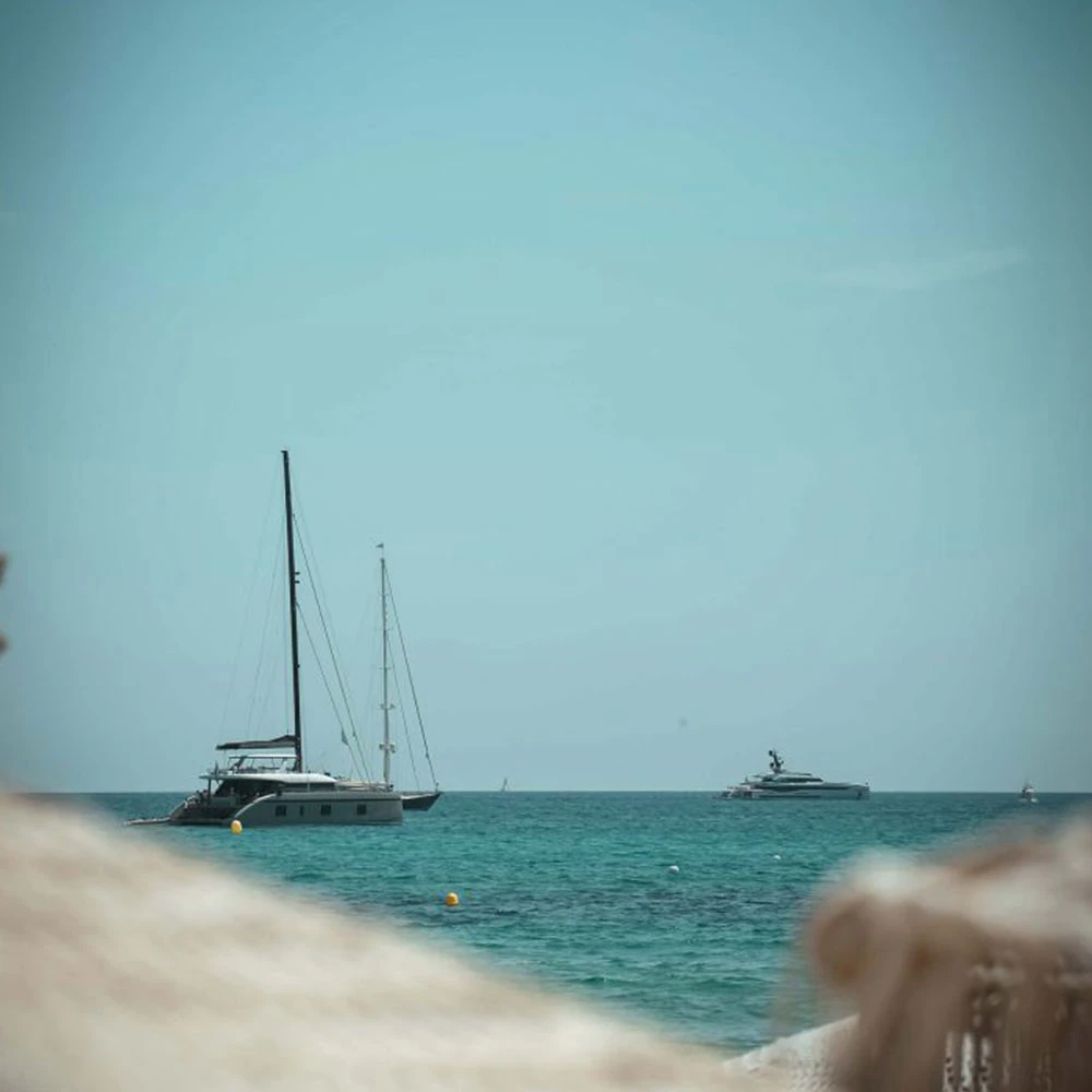 Verde Beach Club Dancing With Cocktail